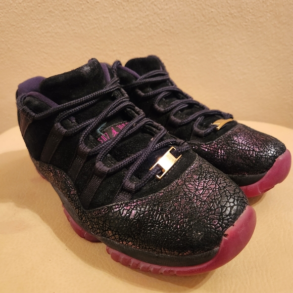 Air Jordan 11 Low 'Rook to Queen' - Picture 1 of 10